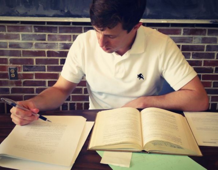 Málo času na písanie záverečnej práce? Vyhľadajte pomoc odborníka